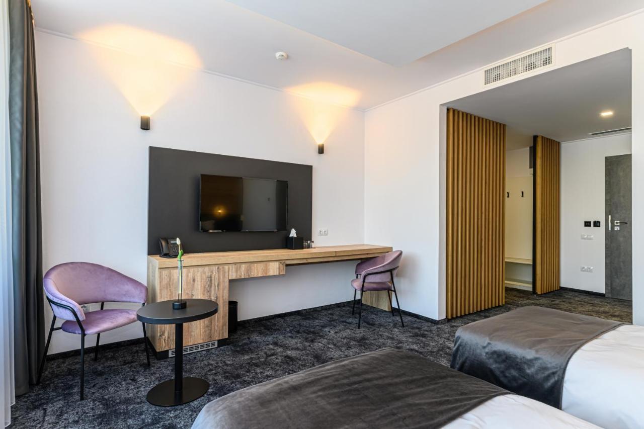 B The Hotel Sfântu-Gheorghe Eksteriør billede