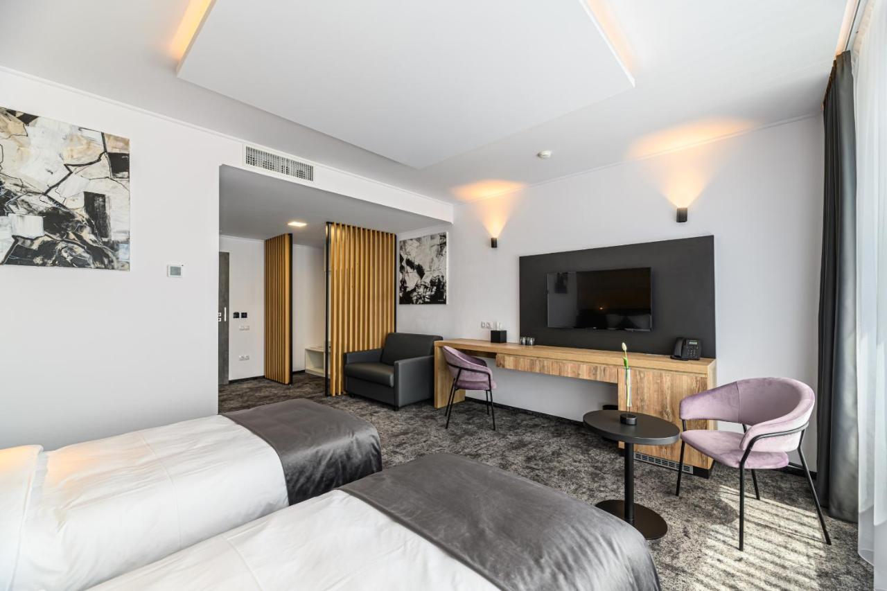 B The Hotel Sfântu-Gheorghe Eksteriør billede