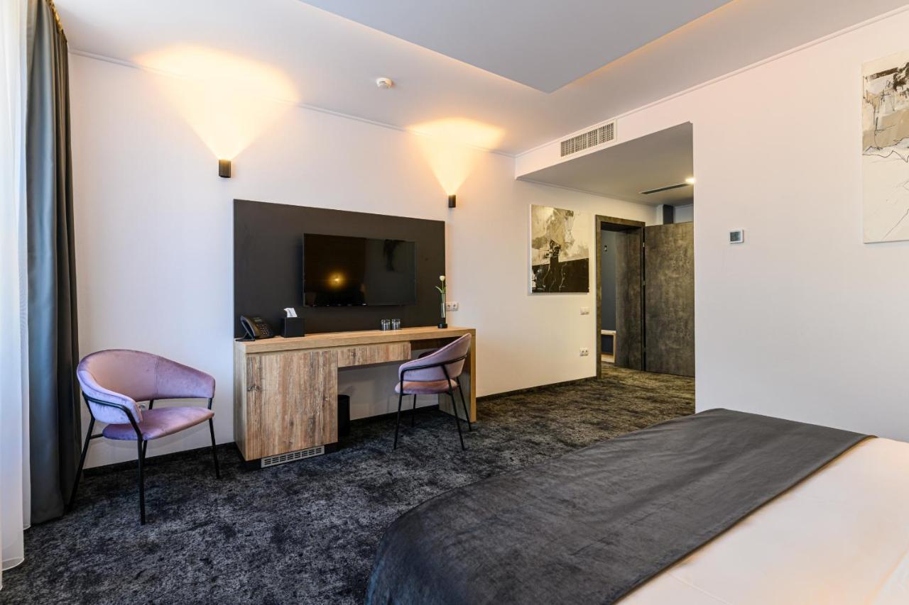B The Hotel Sfântu-Gheorghe Eksteriør billede